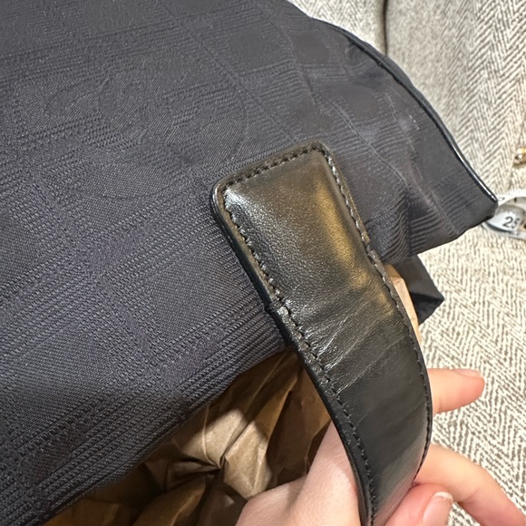 CHANEL Elegant Black Tote Bag - Picture 8 of 15